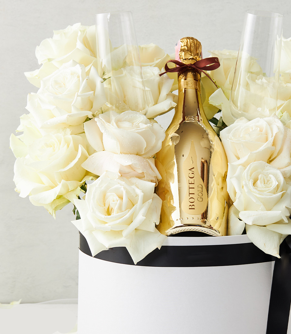 White Roses and Wine Gift